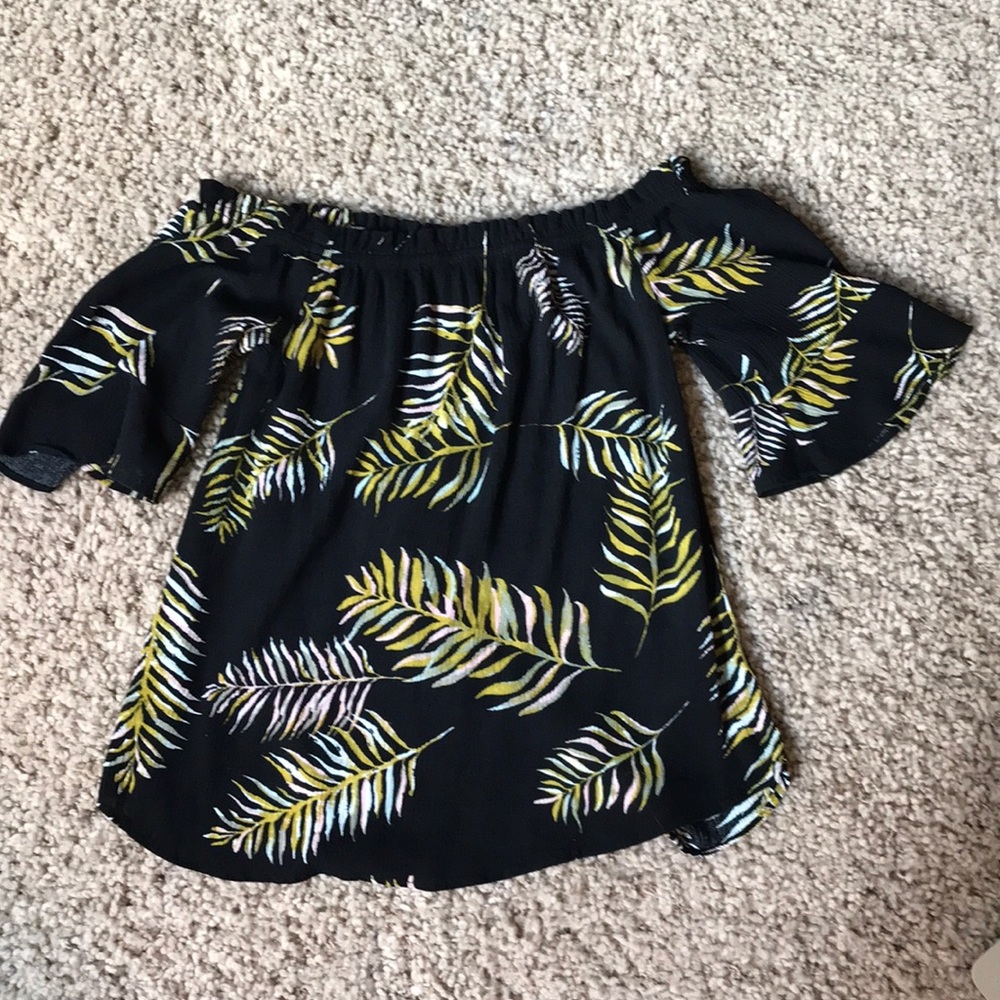 Maurices off the shoulder palm leaf top